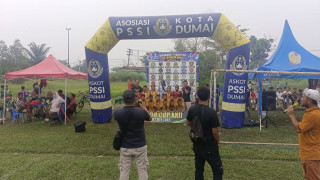 Insan Pers Turun Serahkan Medali Teduh Cup 2026, Asa Kebangkitan Persemai Dumai Menguat